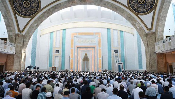 Cuma hutbesinde Müslümanlar “yılbaşı kutlamaları” konusunda uyarıldı