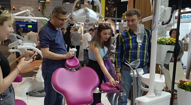 17. Uluslararası İstanbul Ağız-Diş Sağlığı Cihaz ve Malzemeleri Fuarı açıldı.