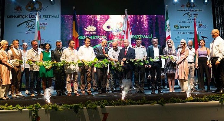 Başkan Dündar, Mehmetçik Belediyesi’nin Üzüm Festivali’ne Katıldı