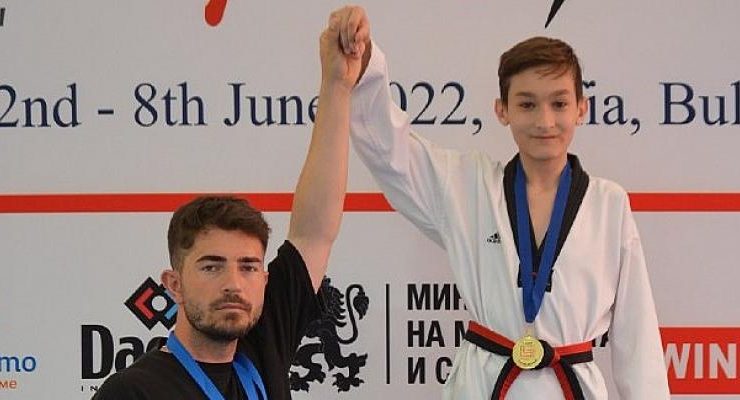 Malkara Belediye Başkanı Ulaş Yurdakul Taekwondo Spor Kulübü Sporcusu Tuğra Ekinciye Başarılar Diledi