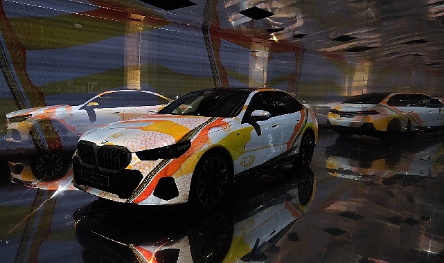Yeni BMW i5, “The Electric AI Canvas” Enstalasyonuyla Contemporary Istanbul’da Sanatseverlerle Buluşuyor
