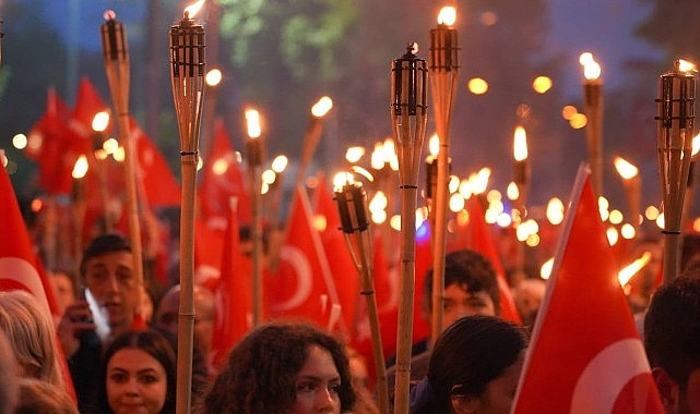 Cumhuriyet’in yüzü ayvalık’ta ATATÜRK türkiyesi’ne yakışır kutlamalar…
